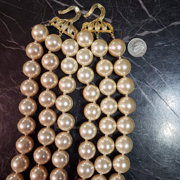 Vintage Necklace Pearls. The faux "pearls" are the size of a dime. 17" long. - Picture 2 of 8